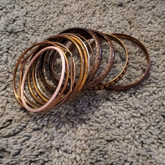 LOT of 13 Mixed Bangle Bracelets - Picture 8 of 9